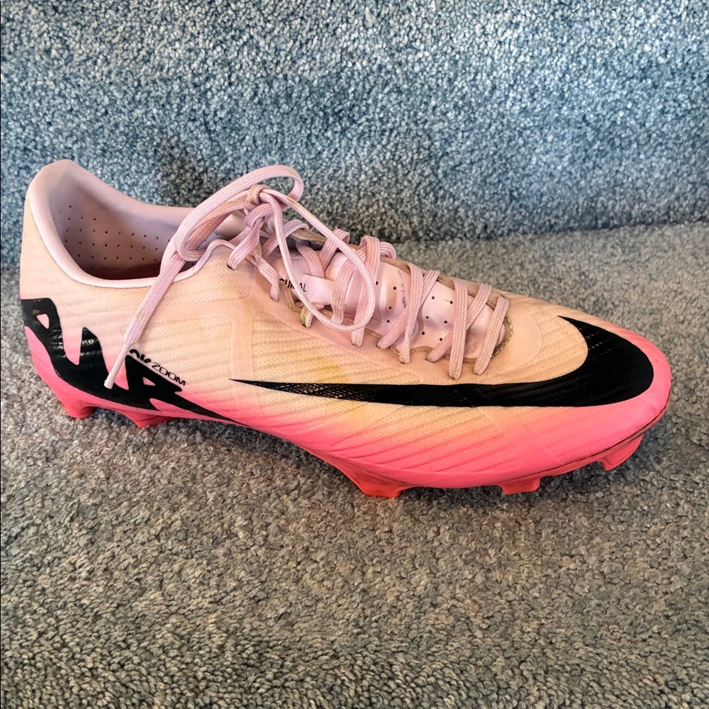 Nike Men's Zoom Mercurial Vapor 15 Academy MG
SIZE:8.5 - Picture 4 of 13